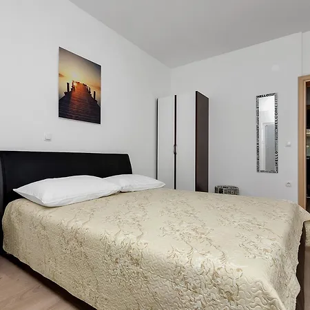 Family Leona Apartment Makarska